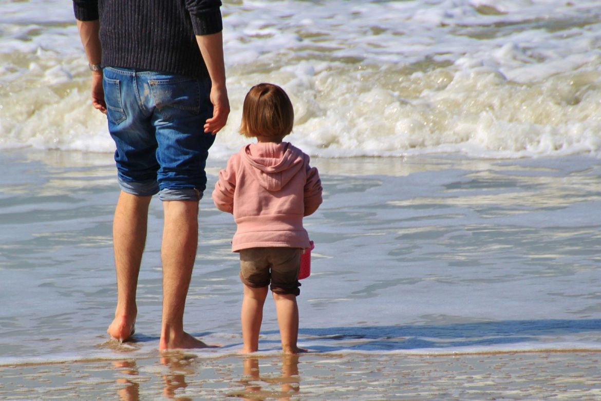 Les enfants grandissent encore plus vite l'été
