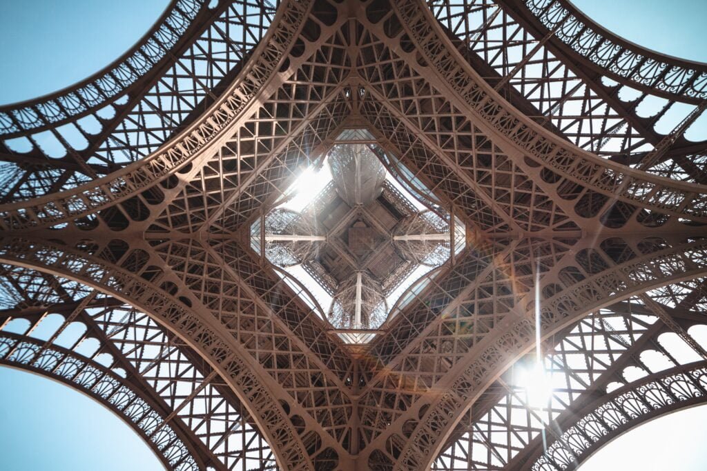 Vue inédite sur la Tour Eiffel
