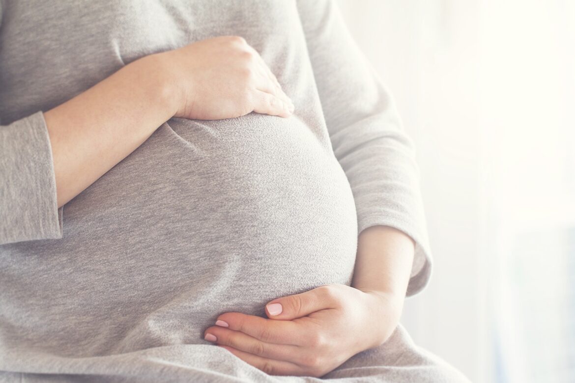 Grossesse, ventre de maman enceinte