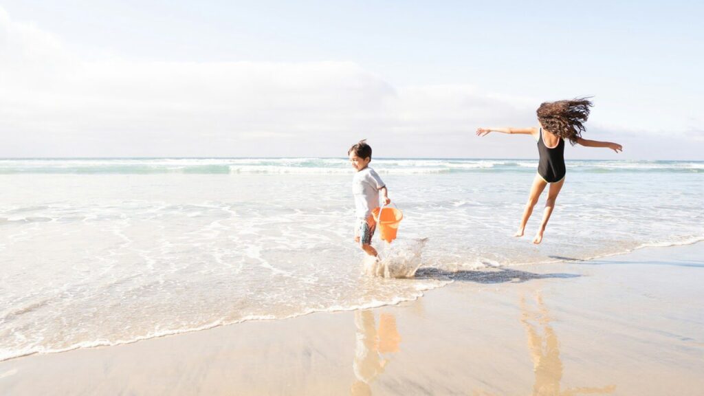 Bretagne en famille nombreuse : pourquoi Fouesnant est la destination qui m'a (enfin) fait souffler 6 enfants plage
